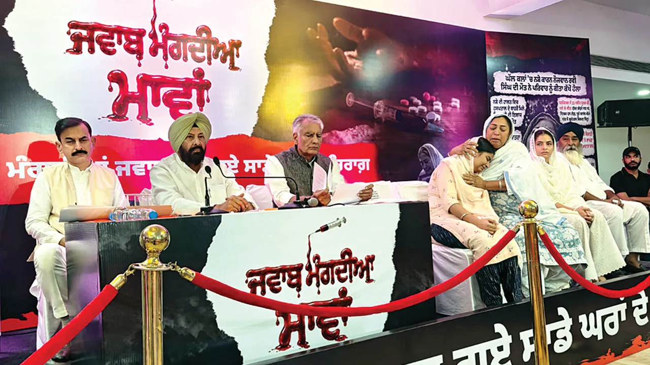 हमें मुफ्त योजनाएँ नहीं चाहिए, हमारे बच्चे मौत के मुंह में जा रहे, नशा तस्करों को बचाने की बजाय कार्रवाई करे ‘सरकार’