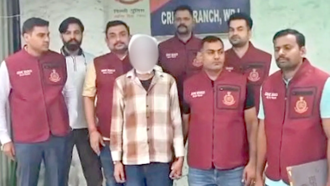 Delhi Crime News: दिल्ली क्राइम ब्रांच ने रंगदारी गैंग के आरोपी को पकड़ा, 2 पिस्टल और 14 कारतूस बरामद