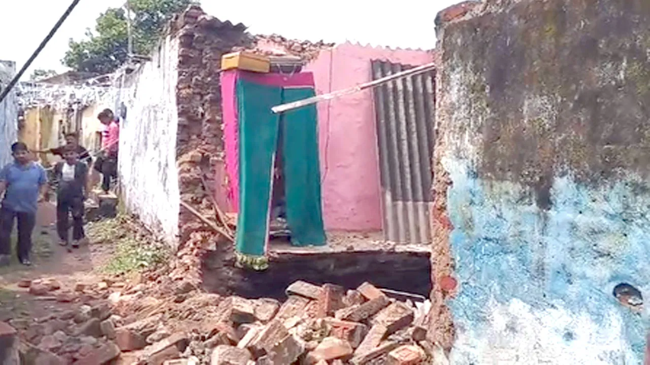 Dhanbad Land Subsidence: धनबाद में फिर धंसी जमीन, चार मकान चपेट में; दो पूरी तरह जमींदोज