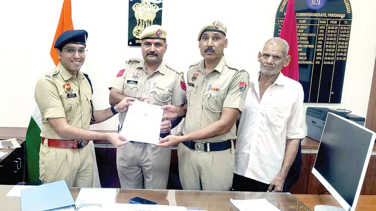 पुलिसकर्मियों की तत्परता से हार्ट अटैक पीड़ित चौकीदार की बची जान