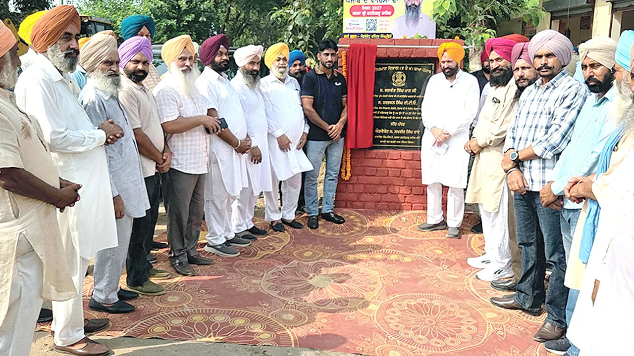 खेड़ा से नरायणगढ़ तक बनने वाली सड़क का विधायक लखबीर सिंह ने रखा नींव पत्थर
