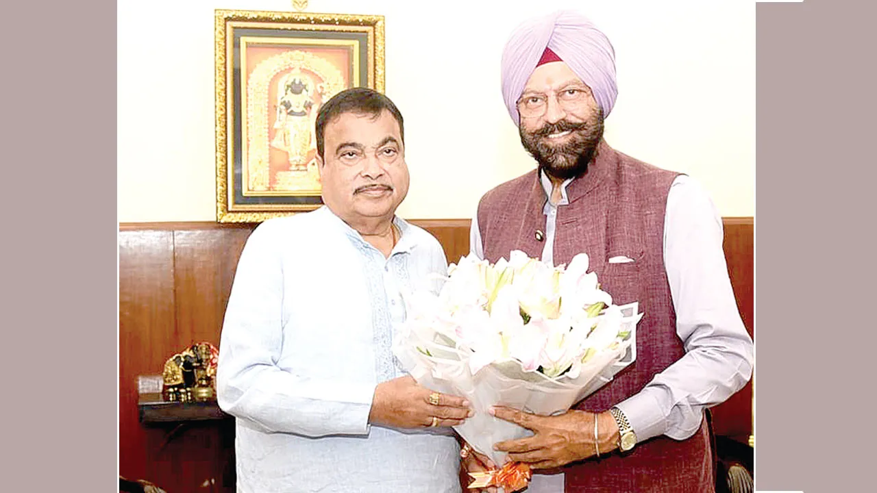 विभिन्न विकास प्रोजेक्टों को लेकर गडकरी से मिले सोढ़ी