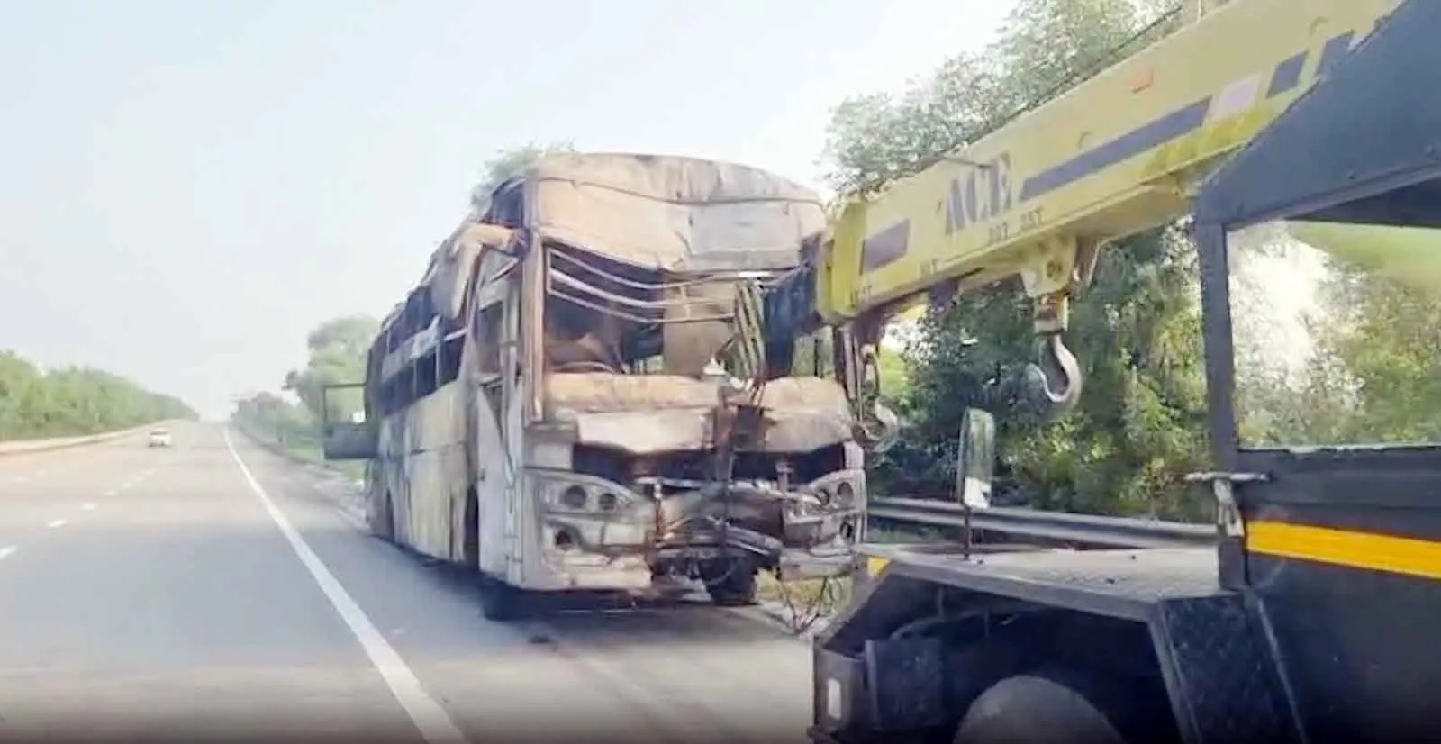Yamuna Expressway Accident: ग्रेटर नोएडा बस हादसे पर राष्ट्रपति, उपराष्ट्रपति व पीएम मोदी ने जताया दुख, मोदी ने किया मुआवजे का ऐलान