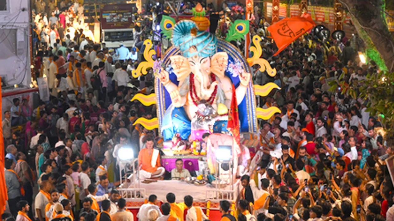 Ganesh Visarjan Utsav: रायचूर में गणेश विसर्जन के दौरान बड़ा हादसा, ट्रैक्टर से गिरने पर दो लड़कों की मौत