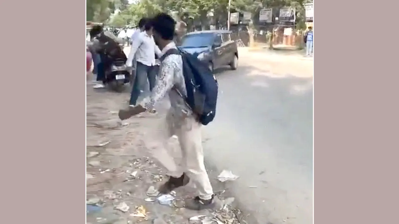 ग्रेटर नोएडा में तेज रफ्तार कार ने चार लोगों को मारी टक्कर, चालक फरार