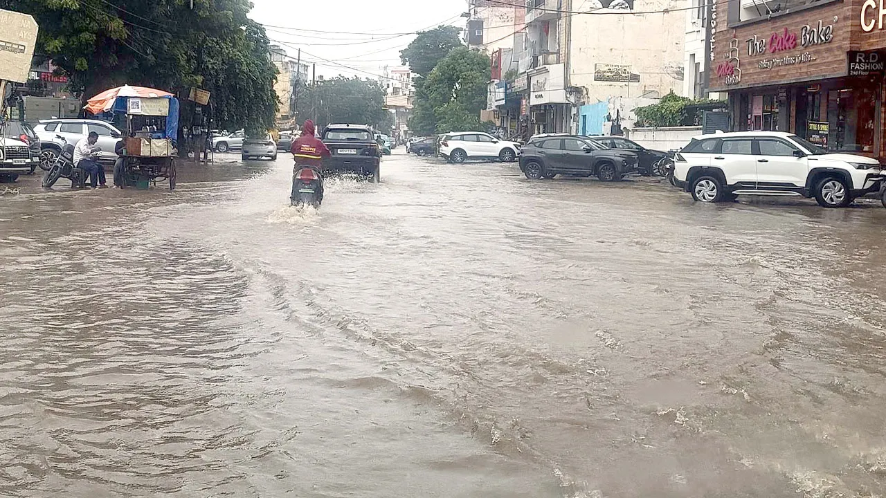 गुरुग्राम में दूसरे दिन शनिवार को भी हुई मूसलाधार बरसात