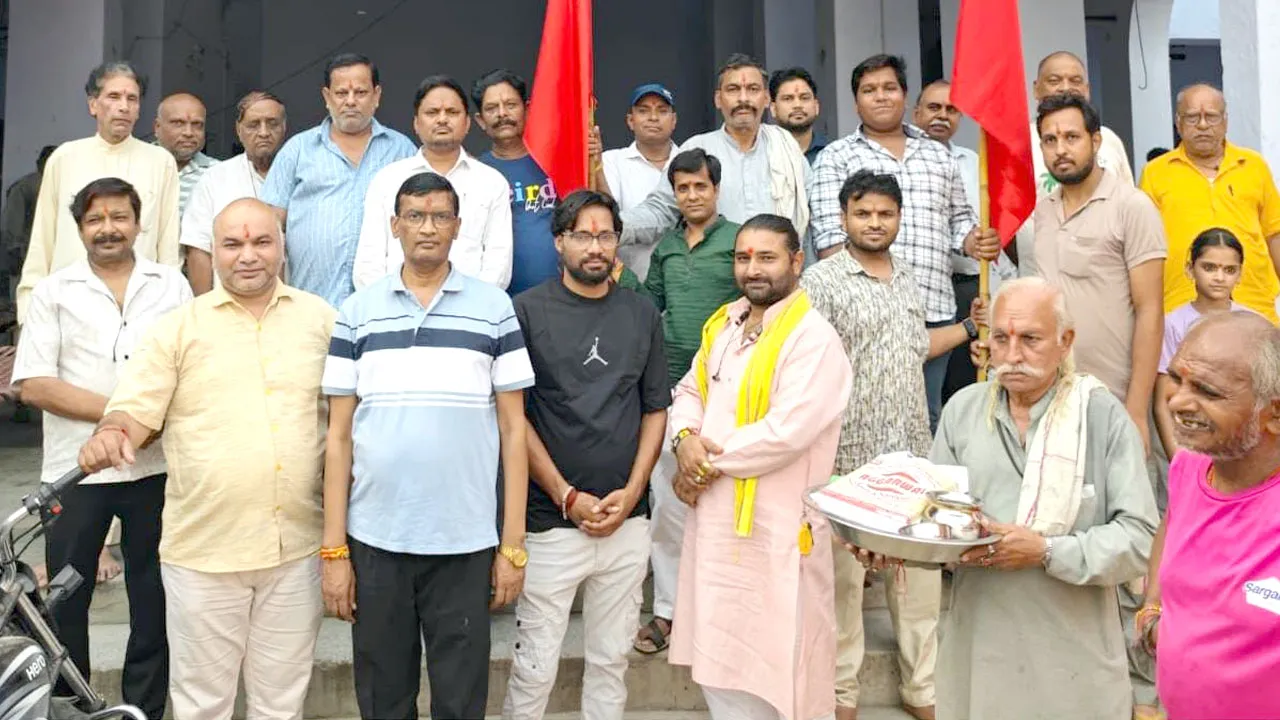 Kairana Dhwaj Yatra: कैराना में निकली रामलीला महोत्सव की ध्वज यात्रा, ढोल-नगाड़ों पर झूमे श्रद्धालु