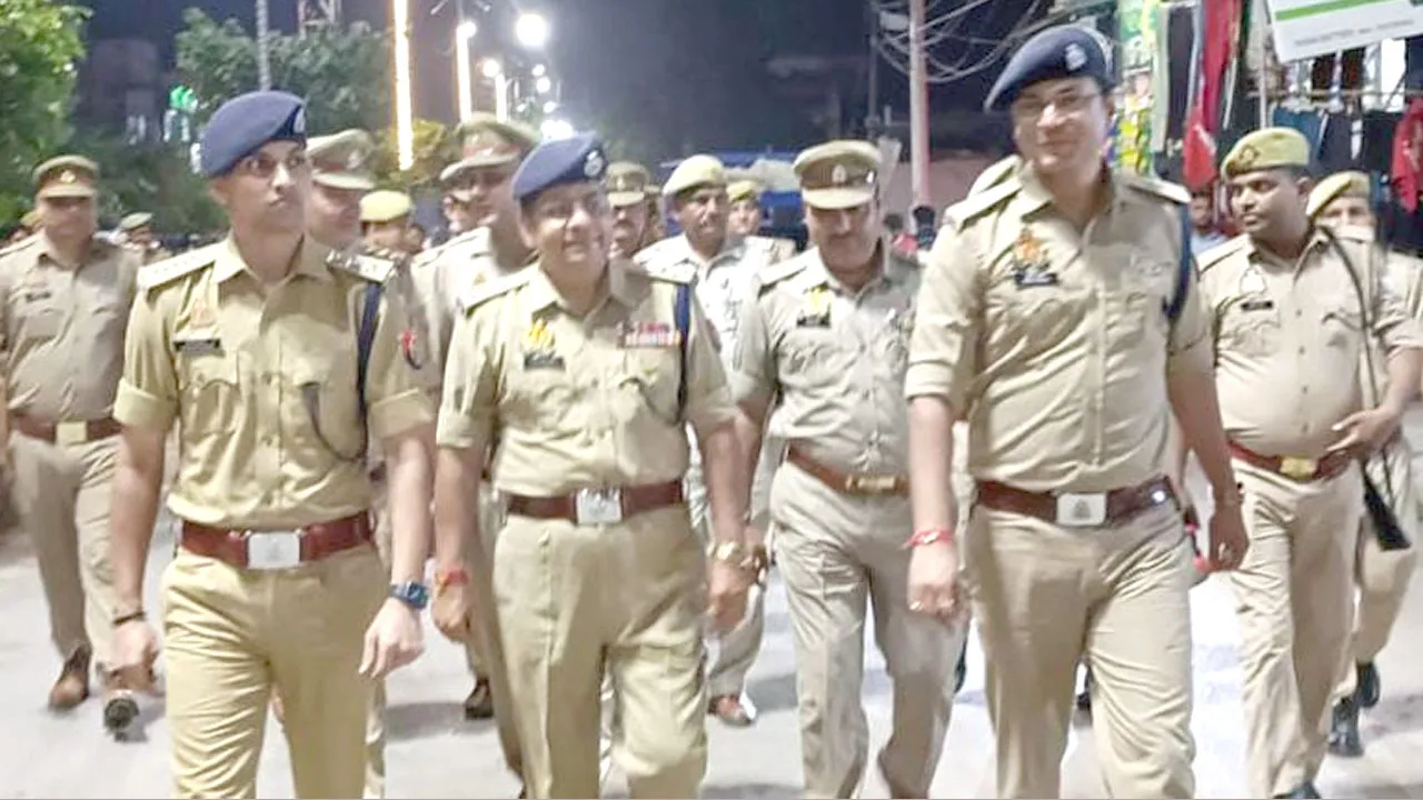 एसपी ने कैराना में फोर्स के साथ की पैदल गश्त, परखी सुरक्षा-व्यवस्था