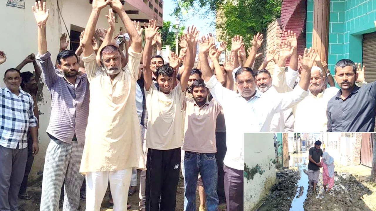 जगनपुर के मुख्य मार्ग पर जलभराव-कीचड़ से ग्रामीण परेशान, प्रदर्शन