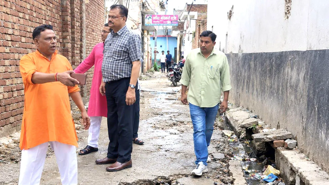 कश्यप कॉलोनी की बदहाल सड़क के निर्माण का रास्ता साफ, पालिका ने दिया आश्वासन