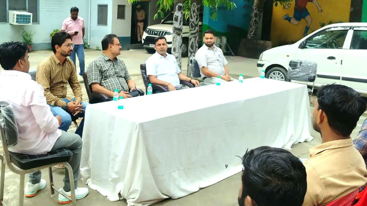 Family ID News: 'फैमिली आईडी बनाने में लाएं तेजी, पात्र परिवारों तक पहुंचें जनसेवा केंद्र संचालक'