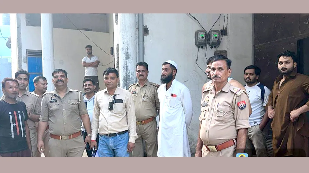कैराना के मोहल्ला आलखुर्द में मॉर्निंग रेड, आठ घरों में पकड़ी बिजली चोरी