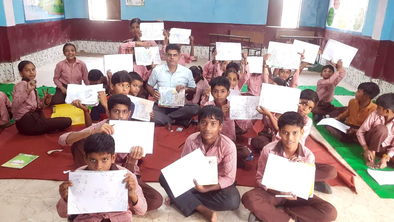 'मेरे सपनों का भारत' चित्रकला प्रतियोगिता में शिवानी और परी ने मारी बाजी