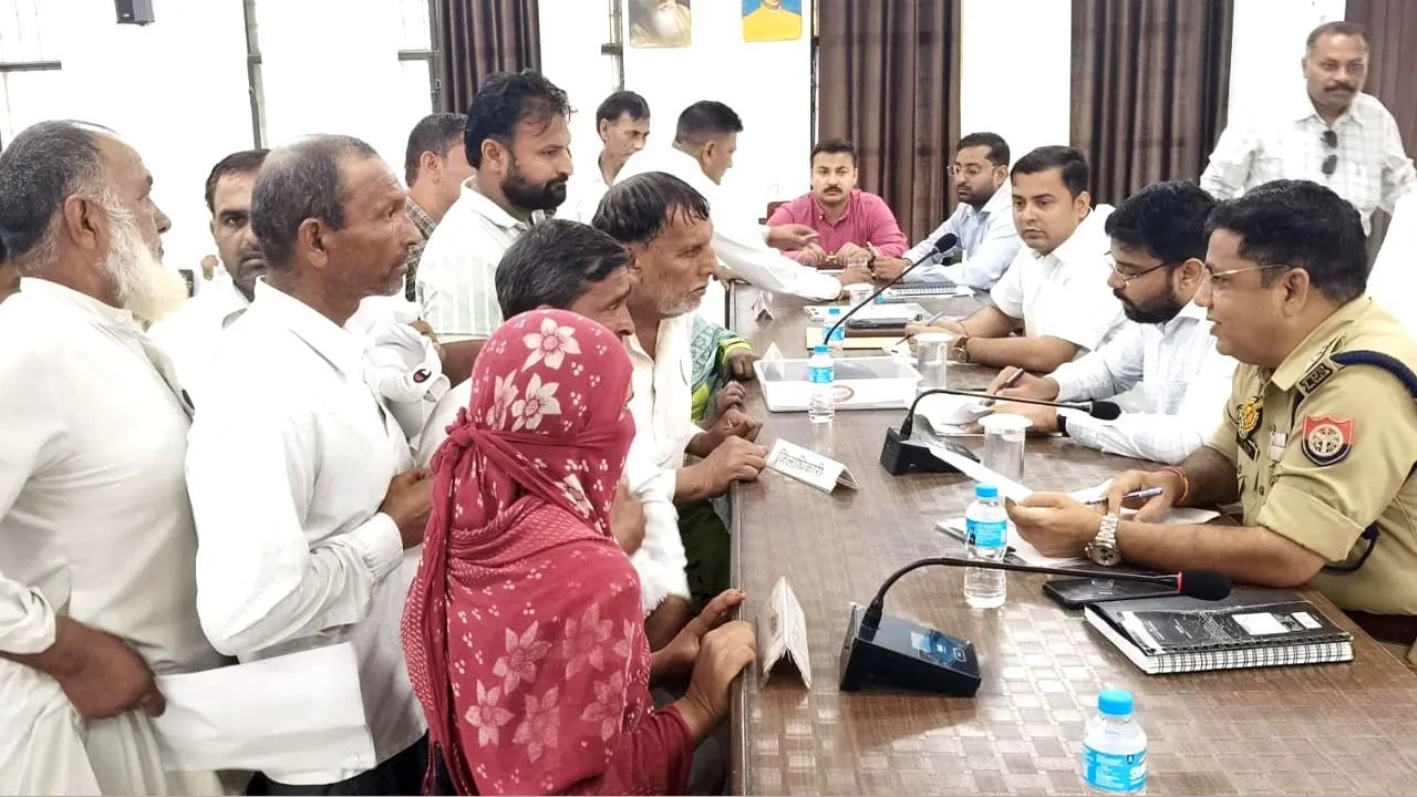 निष्पक्ष व पारदर्शी तरीके से हो शिकायतों का निस्तारण: डीएम