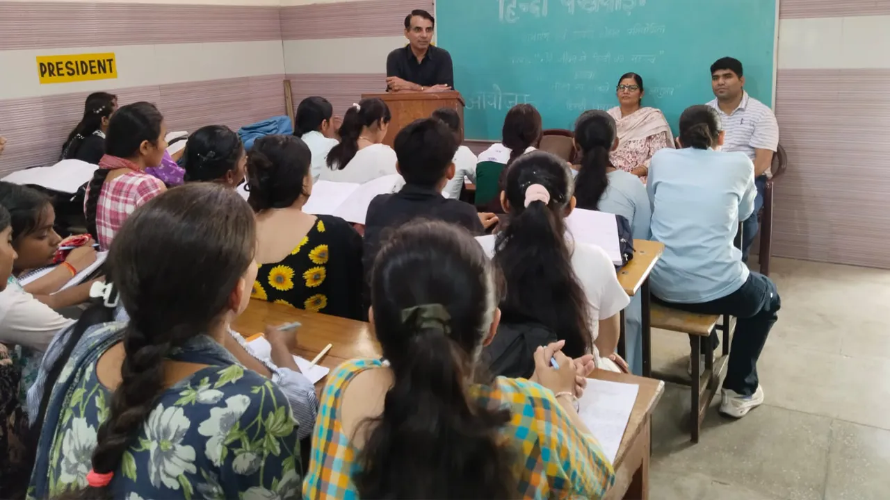 National Hindi Day: राष्ट्रीय हिंदी दिवस पर साप्ताहिक पखवाड़ा का शुभारंभ