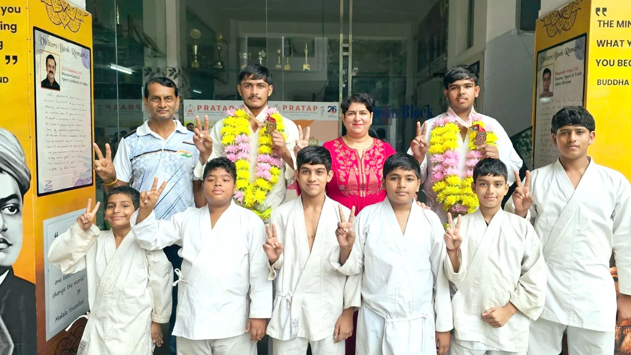 Karate Championship: हरियाणा स्टेट कराटे चैंपियनशिप में प्रताप स्कूल के हर्षित ने स्वर्ण, निखिल दहिया ने जीता कांस्य पदक 