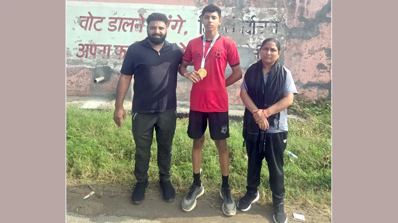 अंडर-19 दौड़ प्रतियोगिता में जसमीत ने जीता गोल्ड मेडल, गांव पहुंचने पर भव्य स्वागत