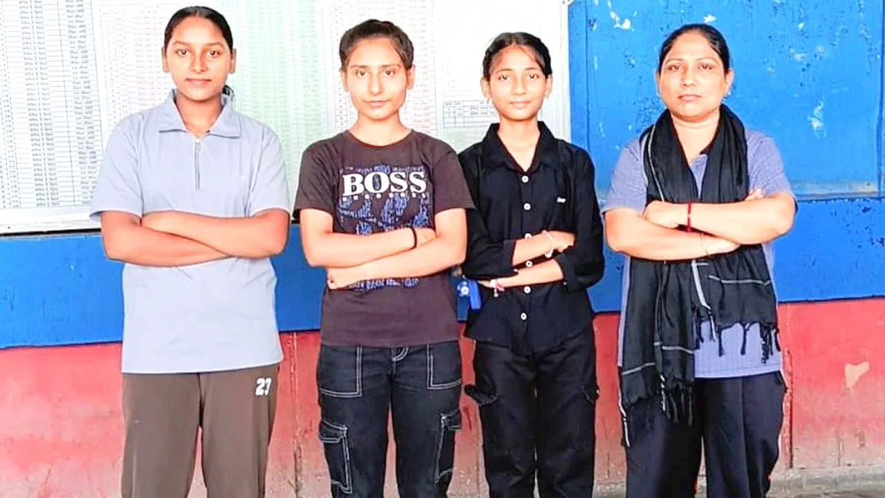 Football Competition: झरोठी की तीन बेटियों का राज्य स्तरीय फुटबॉल प्रतियोगिता के लिए चयन