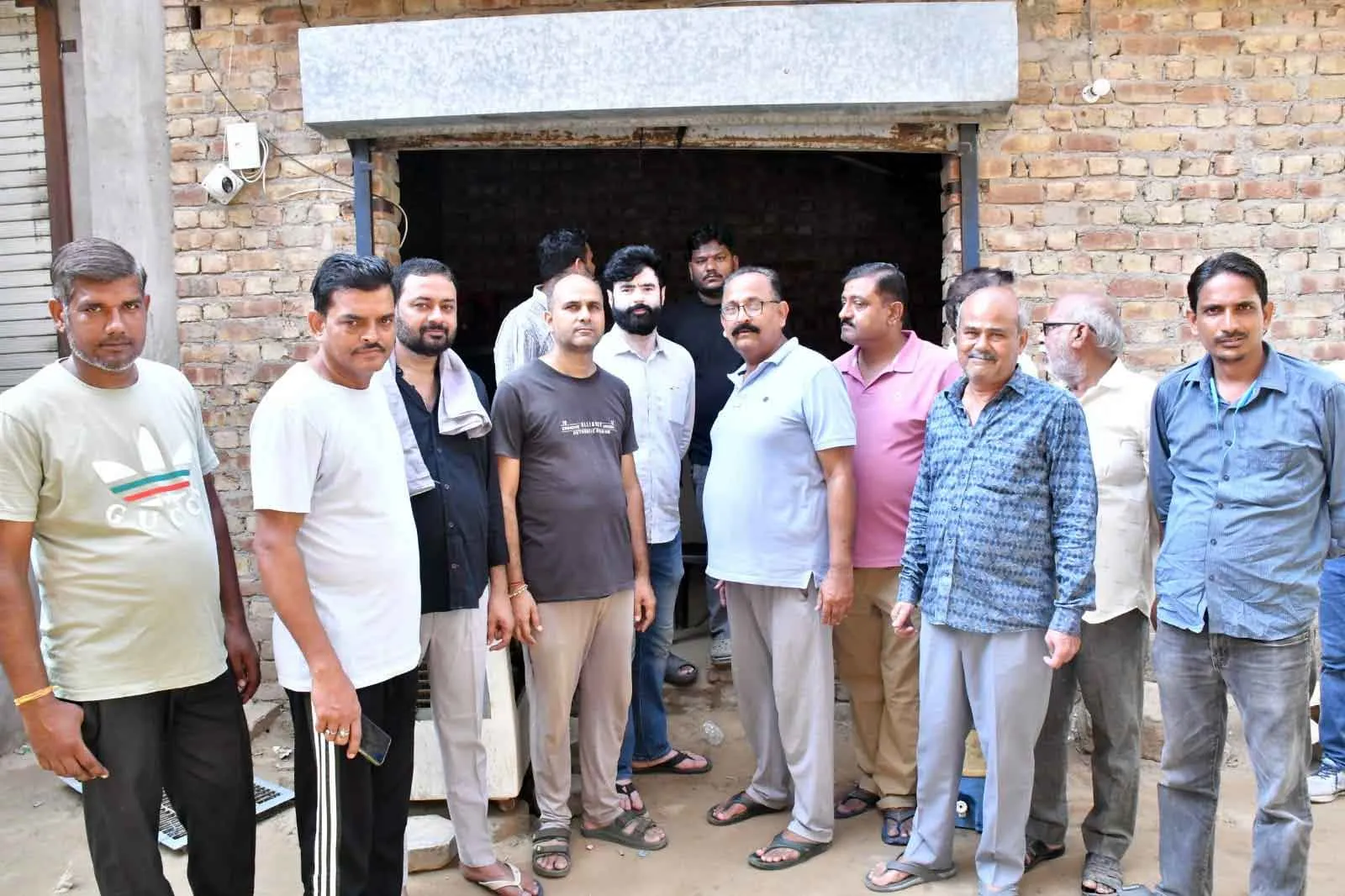 शराब ब्रांच पर वार्डवासियों ने जड़ा ताला, कार्रवाई की मांग 