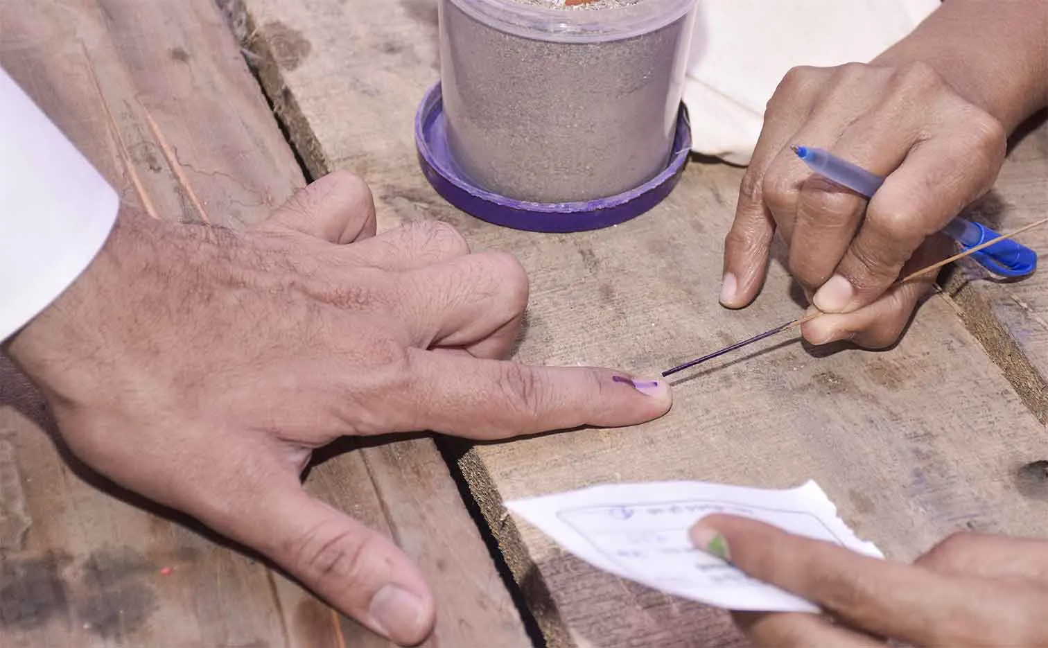 Rajasthan Local Body Election: राजस्थान में शहरी निकायों चुनावों में मतदान केंद्रों पर कड़ी सुरक्षा के बीच मतदान शुरू