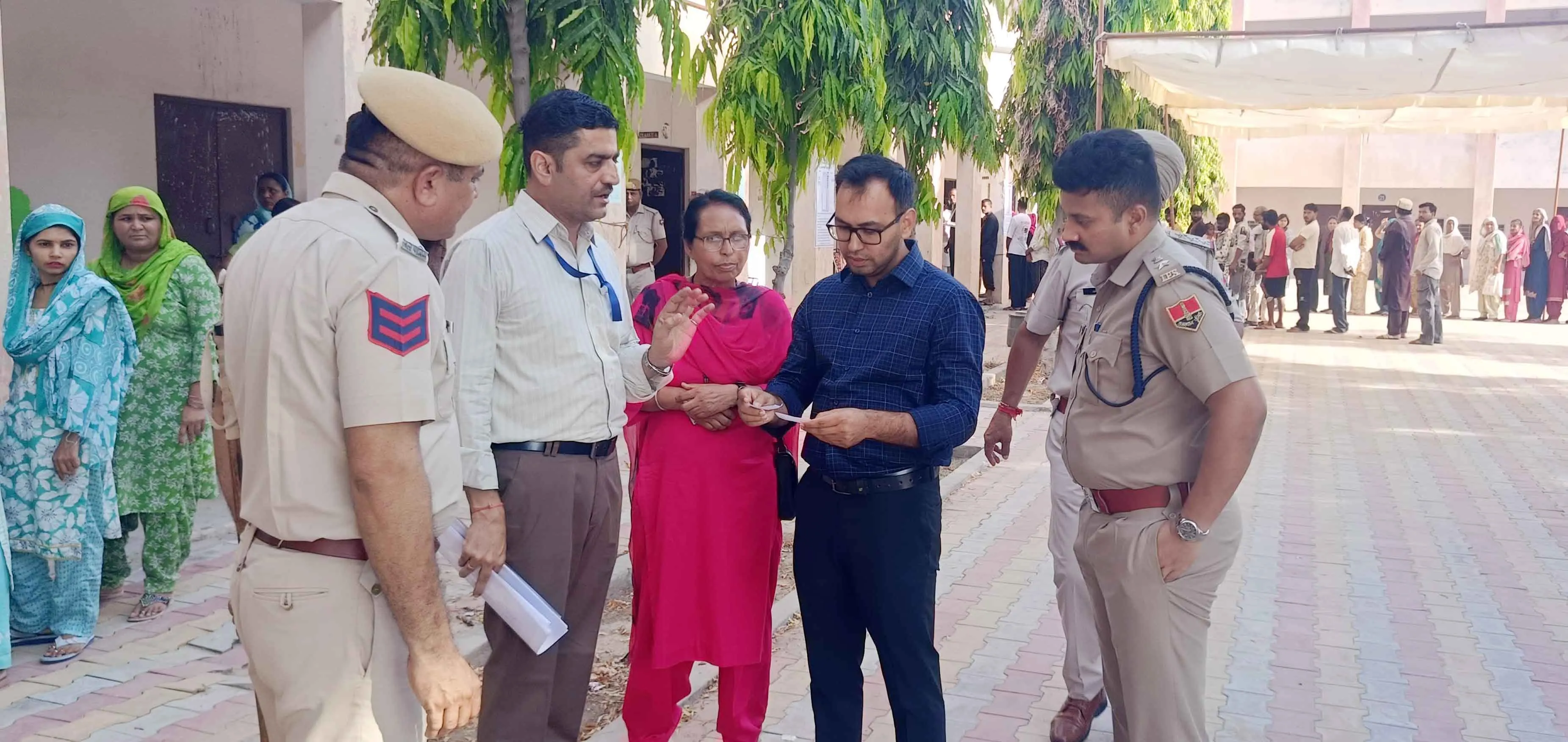 Rajasthan Local Body Election: जिला निर्वाचन अधिकारी व पुलिस अधीक्षक ने मतदान केन्द्रों का किया निरीक्षण 