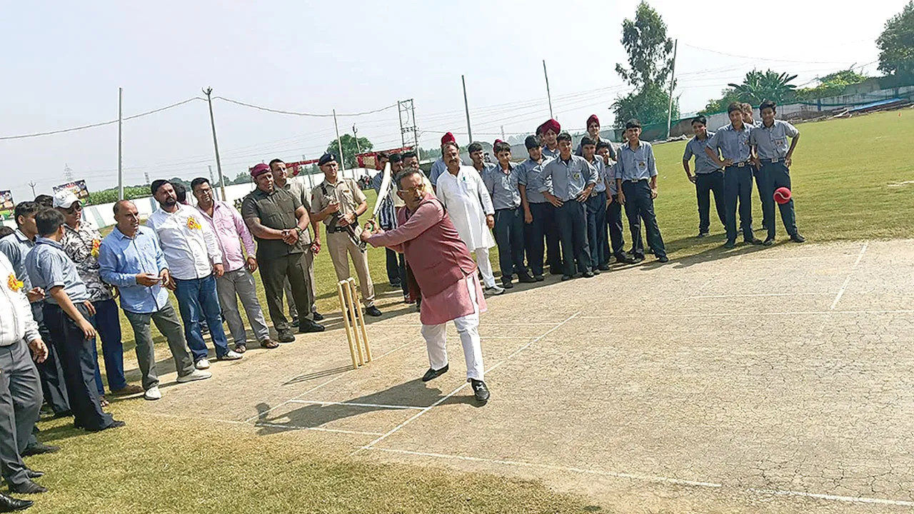 Namo Cricket League: सीएम के राजनीतिक सचिव भंडारी ने नारायणगढ़ में खिलाड़ियों संग खेला नशे के खिलाफ सुपर ओवर