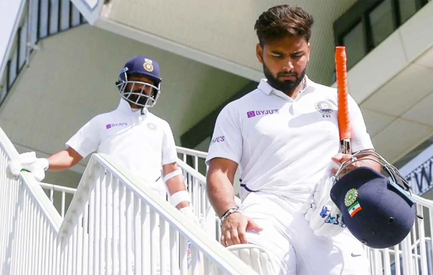 Rishabh Pant: ऋषभ पंत वनडे टीम से बाहर, आकाश चोपड़ा हैरान