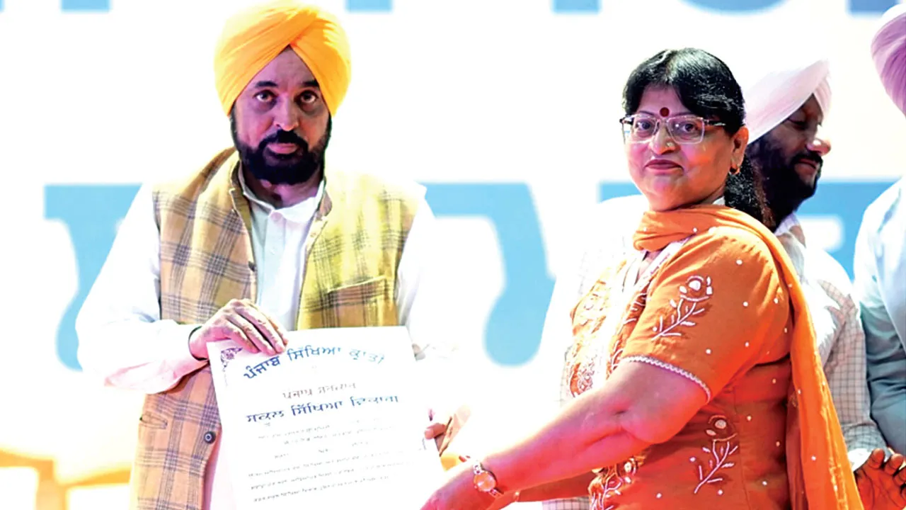 State Teacher Award: प्रिंसिपल विजय कपूर राज्य स्तरीय शिक्षक पुरस्कार से सम्मानित