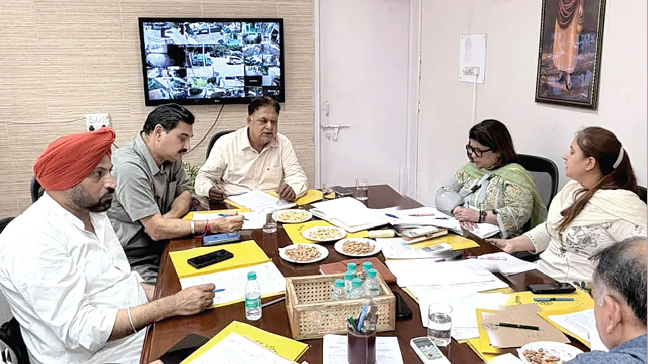 नगर निगम की एफ एंड सीसी बैठक में करोड़ों रुपये के विकास कार्यों को मिली हरी झंडी