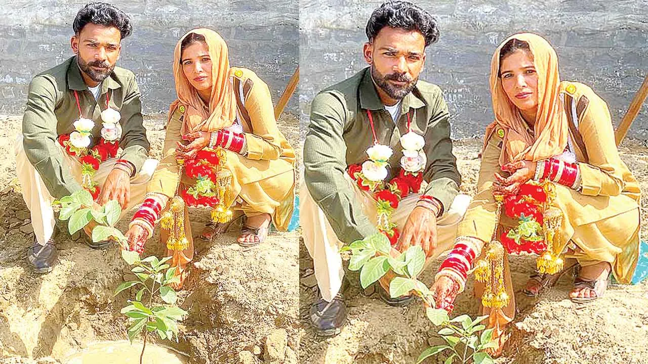 शादी की खुशी में नवदंपति ने दिया पर्यावरण संरक्षण का संदेश