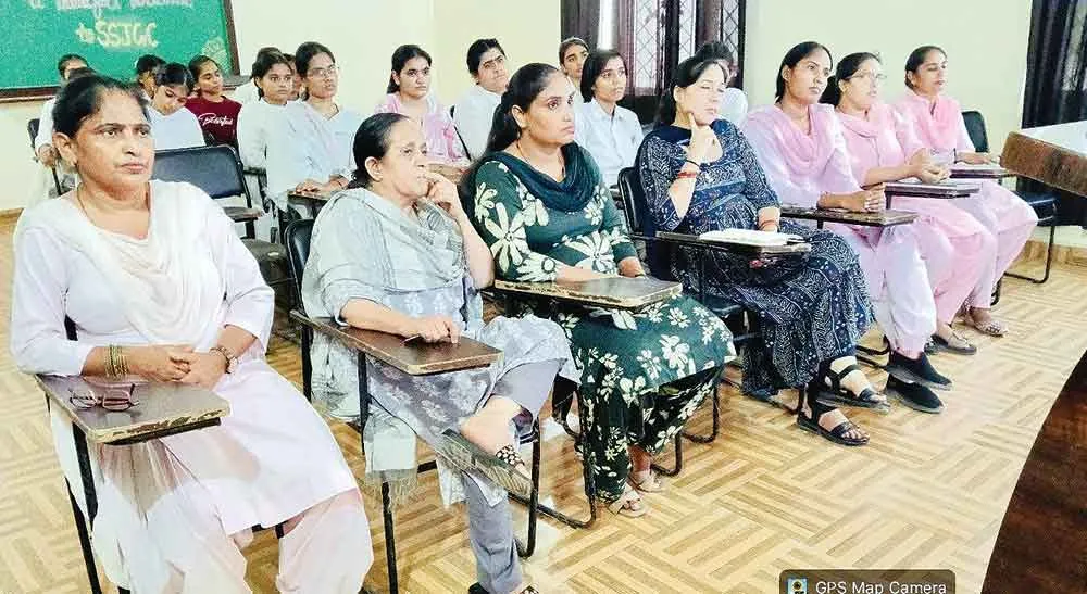शाह सतनाम जी गर्ल्स कालेज में रिसर्च ओरिएंटेशन प्रोग्राम का आयोजन