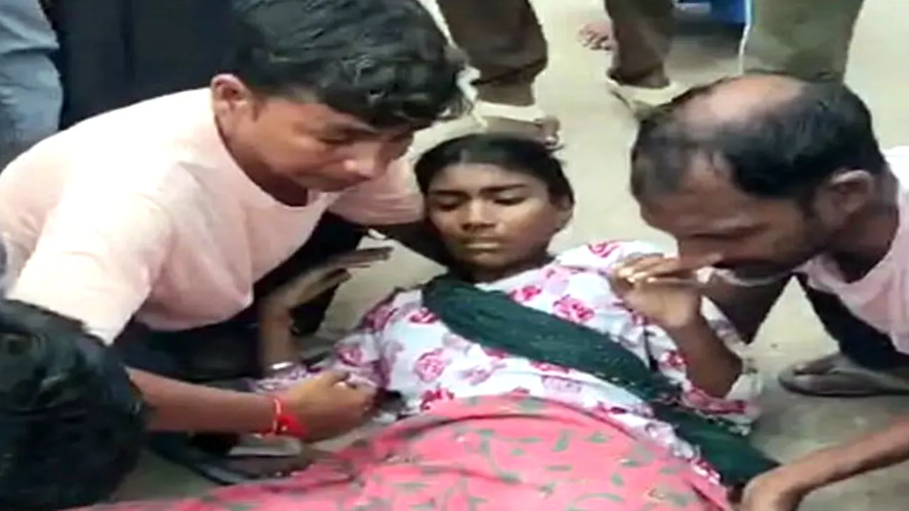 ओवरलोड रोडवेज बस से गिरी 15 वर्षीय छात्रा, दोनों पैरों पर चढ़ा टायर