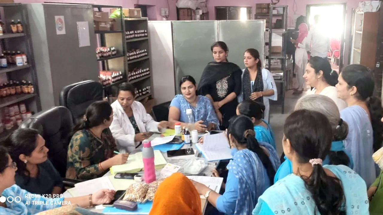 ग्रामीणों को तनाव से बचाव और स्वस्थ जीवनशैली अपनाने के लिए किया जागरूक 