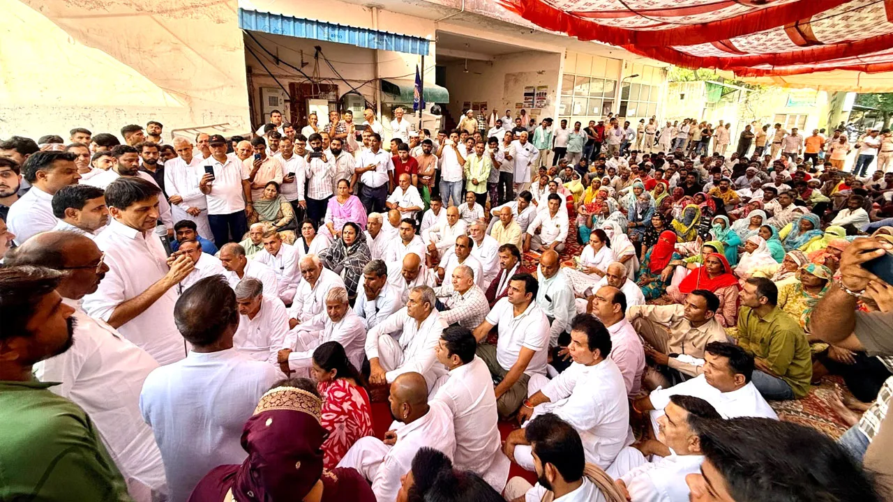 Sanitation Workers' Strike; सफाई कर्मचारियों की मांगें जायज, सरकार कर्मचारियों को पक्का करे – दीपेन्द्र हुड्डा  