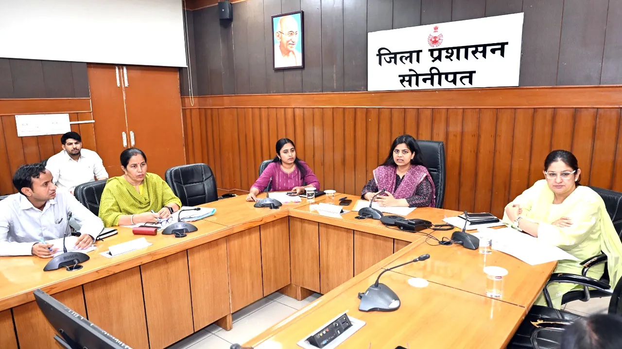 उपायुक्त ने सिविल अस्पताल में स्वच्छता को  प्राथमिकता देने के सीएमओ को दिए निर्देश