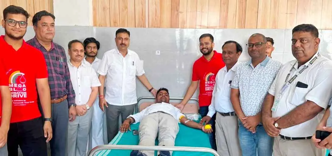 Blood Donation Camp: रक्तदान से बचेंगे जीवन, युवाओं ने निभाया मानव सेवा का फर्ज 