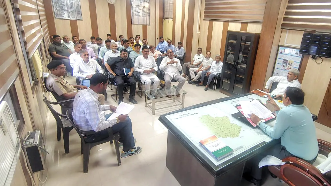 स्कूल बसों में सुरक्षा मानकों की अनदेखी पर होगी सख्त कार्रवाई: एसडीएम