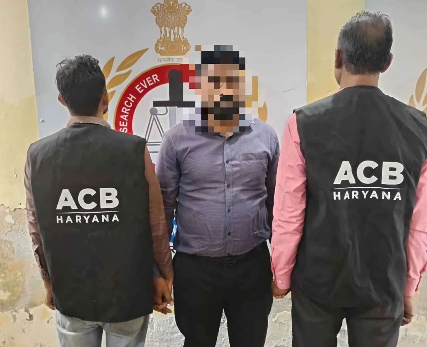 Haryana Corruption News: रिश्वत लेने वाले अधिकारियों-कर्मचारियों को लेकर सरकार ने जारी किया ये बड़ा फरमान