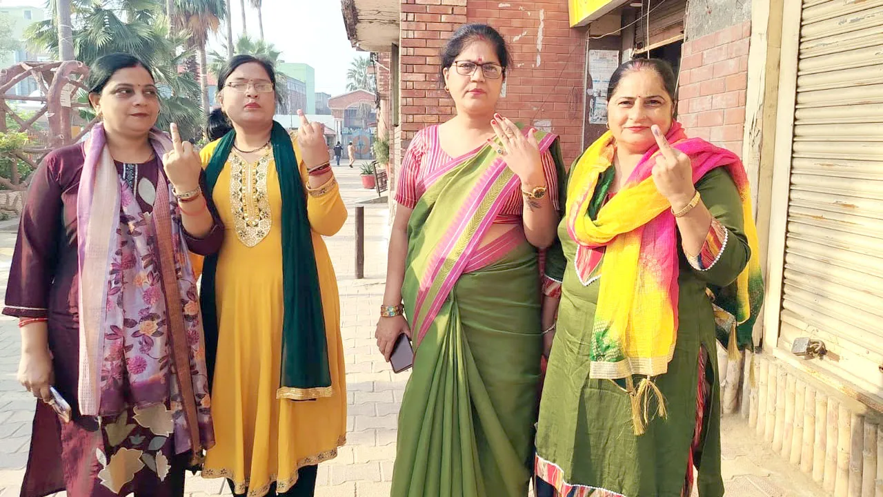UP MLC Election: बागपत में शांतिपूर्ण संपन्न हुआ एमएलसी चुनाव का मतदान