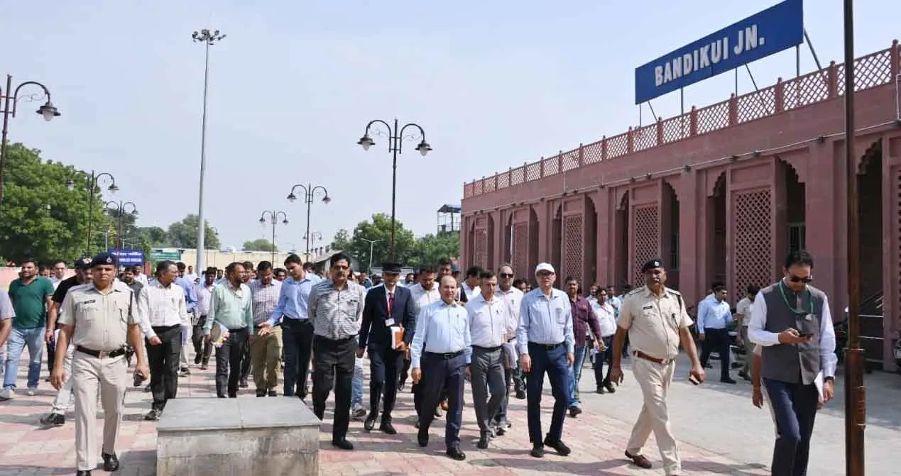 Rajasthan Railway News: महाप्रबंधक पंकज शर्मा ने किया बांदीकुई रेलवे स्टेशन एवं रेलखंड का निरीक्षण