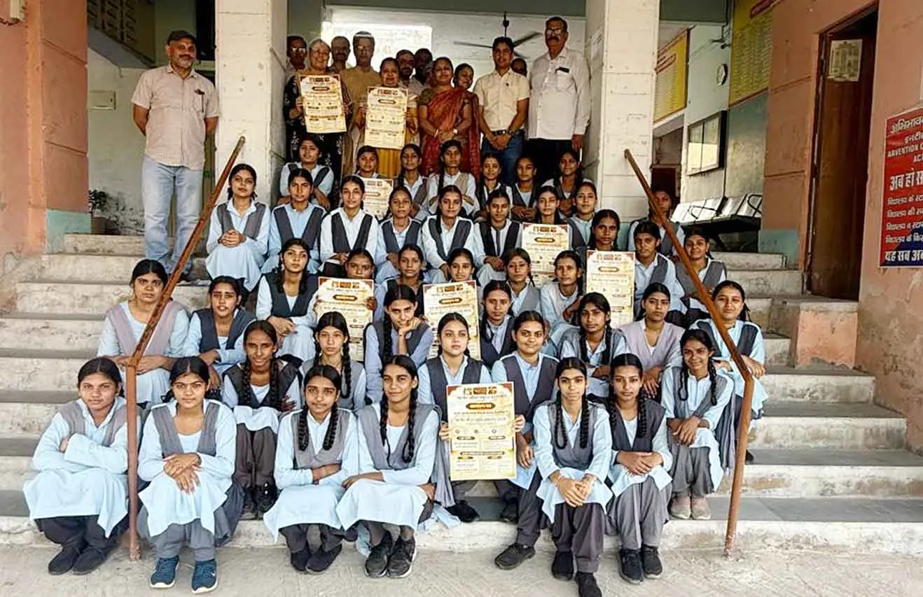 Awareness Campaign: छात्राओं को दी भटनेर दुर्ग की जानकारी 
