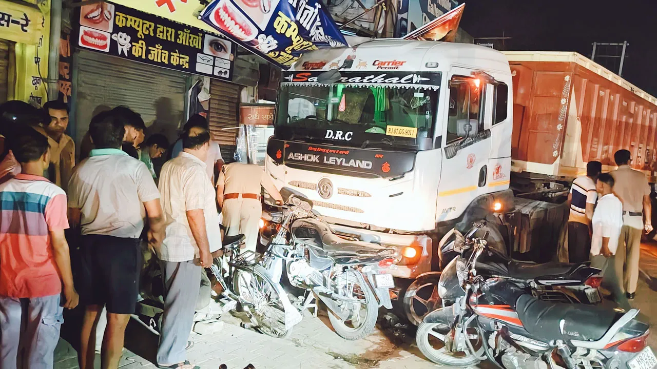Bhuna Road Accident: नशे में धुत चालक ने दुकान में घुसाया ट्राला, गोलगप्पे बेच रहा युवक घायल