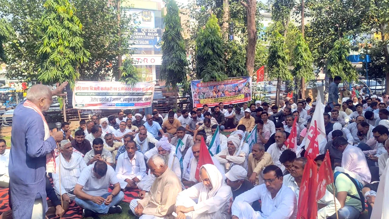 Bijli Karamchari Strike: नजीकरण के विरोध में बिजली कर्मचारियों की हड़ताल शुरू, ग्रामीण क्षेत्रों में हाहाकार