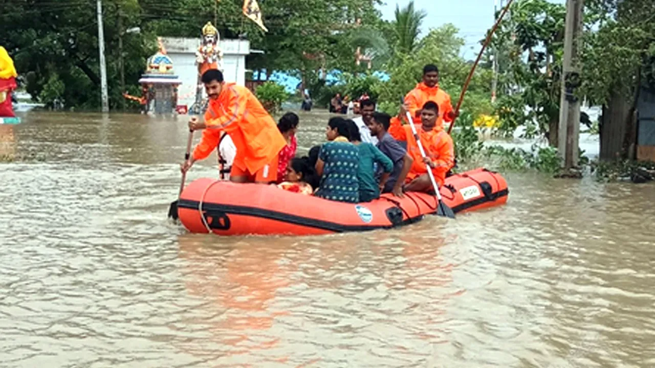 Cyclone Arnab News: कई गांव जलमग्न, सड़क-रेल यातायात ठप
