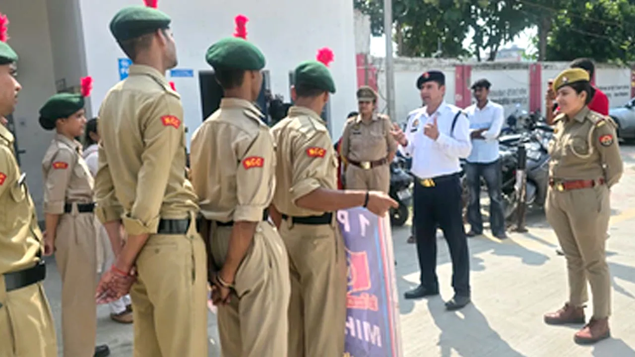 Mission Shakti Abhiyan: मिशन शक्ति 6.0 के तहत गौतमबुद्धनगर में एनसीसी कैडेट्स को यातायात और महिला सुरक्षा के प्रति किया जागरूक