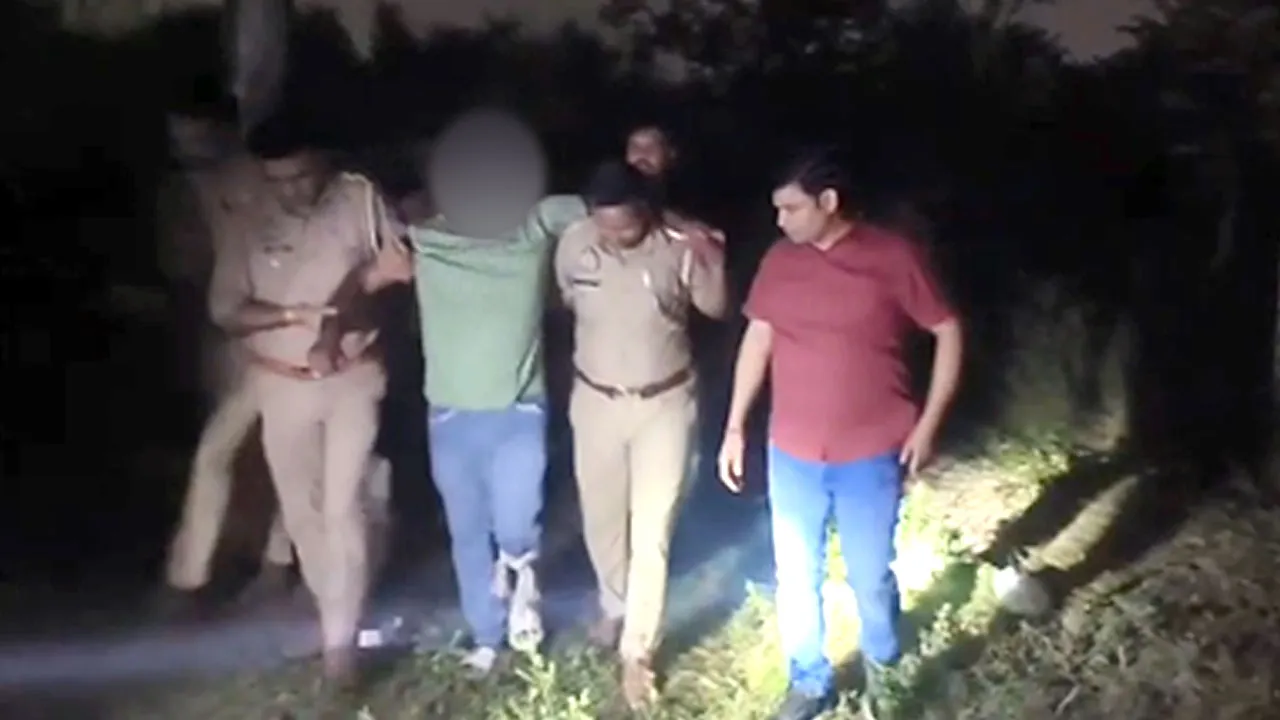 बिसरख में मुठभेड़ के बाद दो आरोपी गिरफ्तार, चोरी के आभूषण और नकदी बरामद