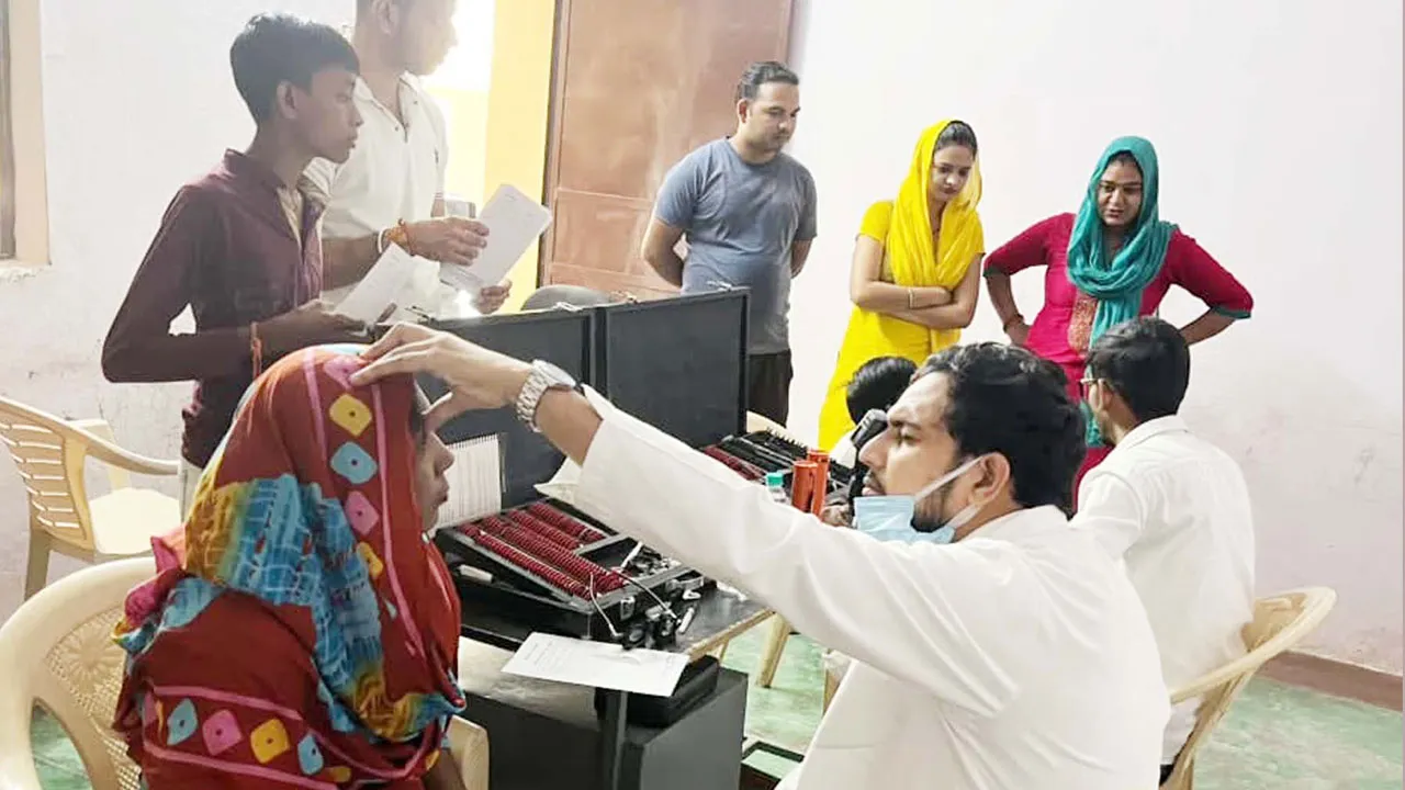 आंखों की सुरक्षा के लिए डिजिटल स्क्रीन का समय कम करें: डॉ. टी.एन. आहूजा