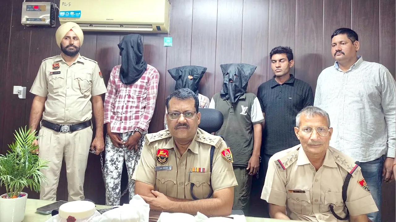 Robbery Case: ज्वैलर से लूट का खुलासा, तीन गिरफ्तार, नाबालिग भी शामिल