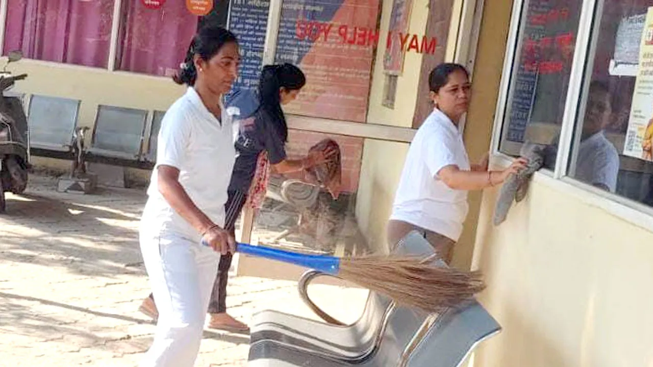 Cleanliness Campaign: महिला थानाध्यक्ष ललिता सिंह के नेतृत्व में चला सफाई अभियान, स्वच्छता के प्रति किया जागरूक