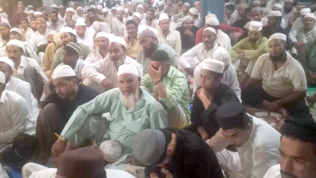 मदरसा तज्वीदुल कुरान के सालाना जलसे में छात्र-छात्राओं की दस्तारबंदी